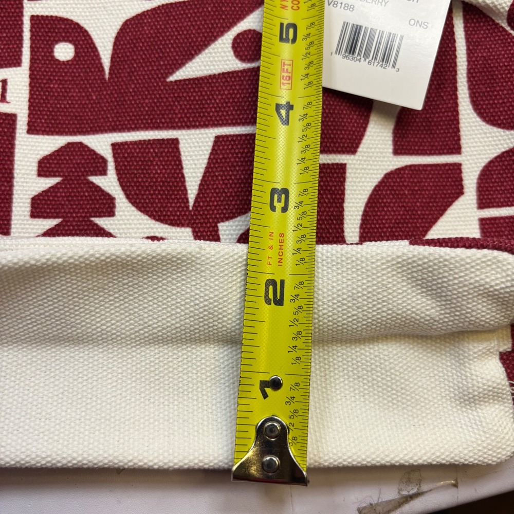 NWT Vuori Holiday 25 Canvas Tote Bag and Pouch Set Strawberry Red Geometric - Picture 5 of 9